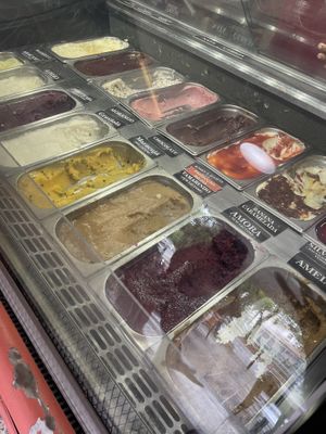 About 7 plant-based options   at Sorveteria Universal in Belo Horizonte