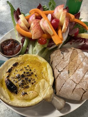 Oven baked truffle & smoked ‘cheese’ cashew nut fondue. To die for! Highly recommend. Home made bread and plum chutney. All the veg was delicious and fresh too. Will come back  at Morgan and Watson  in South East London