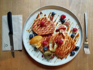 Pancakes made of puff pastry with caramel at Café Schöllers in Bonn