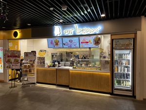 Store front at Mr Bean - Canberra Plaza in North Singapore
