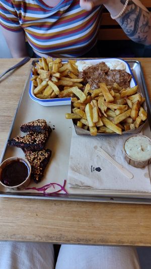 patatas y "nuggets" o "fingers" at Patatak - La Bourse in Brussels