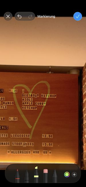 Die Soßen rechts sind vegan    at Patatak - La Bourse in Brussels