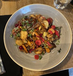 “Stir fry” with seasonal vegetables and tofu  at Bistro Hortus in Quebec