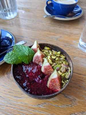 Goawesome porridge with pistachio, figs and compote in coconut bowl at Hata in Edinburgh