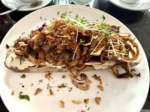 Offenes Austernpilz Sandwich, 11,90€  at Propeller in Vienna