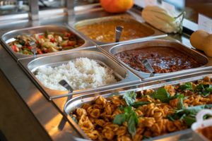 Hot meals at Cultivate Food in Oslo