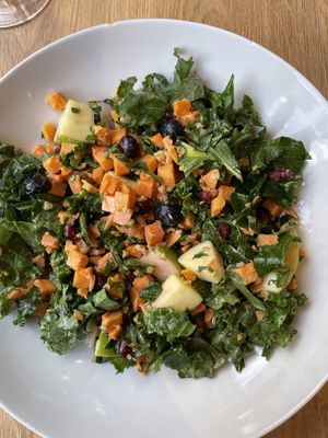 Kale salad  at Cultivate Food in Oslo