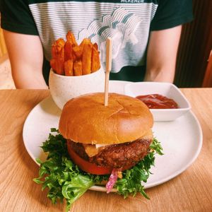 Cheese burger and sweet potato fries  at Cultivate Food in Oslo