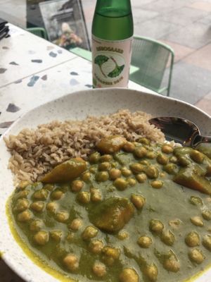 Thai Curry und Rhabarbersaft  at Cultivate Food in Oslo