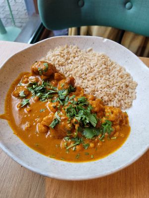 Chickpea and cauliflower curry at Cultivate Food in Oslo