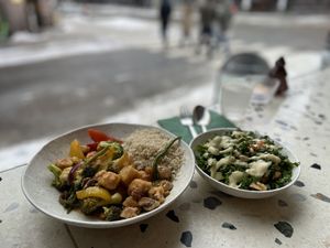 Stir-fry tofu and kale saladd  at Cultivate Food in Oslo