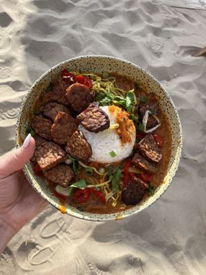 Vegan curry with tempeh  at Zoomers in Castricum