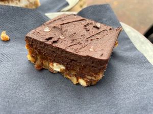 vegan snickers bar at Buna Koffiebar in Castricum