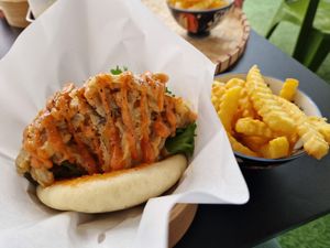 Burger Nummer 9 at Luu's Bao in Osaka