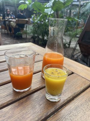 Cold press naranja y Shot energético   at Chuí in Buenos Aires