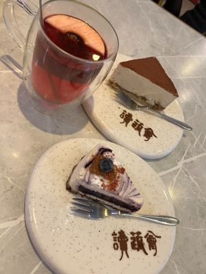 Dried apple fruit punch, tiramisu, blueberry mousse cake at Yangming Spring - 陽明春天蔬食 - Branch Da'an in Taipei