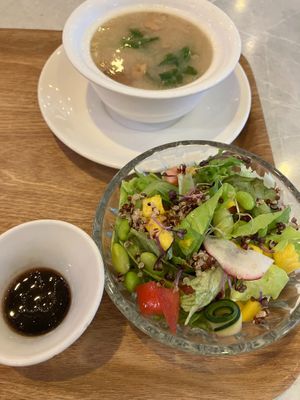 Truffle soup and mixed salad at Yangming Spring - 陽明春天蔬食 - Branch Da'an in Taipei