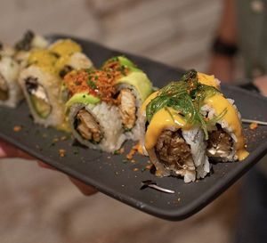 Karikaze
Heura furai, queso de anacardos, cebolla caramelizada, salsa spicy y alga wakame. at Veg & the Gang - Carrer Casanova in Barcelona