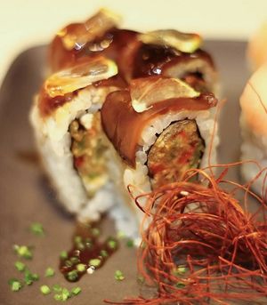 Two funghis
Aguacate, tartar de setas con aceite de sésamo y cebollino con cobertura de tomate marinado en alga kombu y chimichurri nikkei. at Veg & the Gang - Carrer Casanova in Barcelona