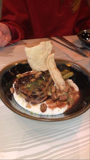 Hinojos braseados at Veg & the Gang - Carrer Casanova in Barcelona