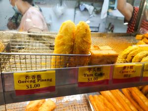 Banana fritter at Delisnacks 德利食 - Fengshan in East Singapore
