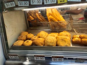 Buns at Xi De Li 西得利 - Fengshan in East Singapore