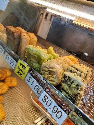 Kueh kueh ~ 27/11/21 at Xi De Li 西得利 - Fengshan in East Singapore