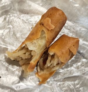 Piping hot popiah at Xi De Li 西得利 - Fengshan in East Singapore