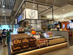 Stall side view at SIN - SF Fruits & Juices - Jewel in East Singapore