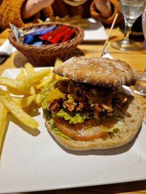 Hamburguesa de legumbres con pan vegano. Riquísima. at Annapurna in Getxo
