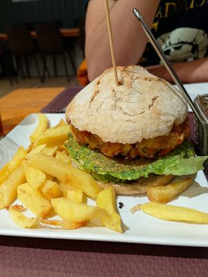Burger vegana con 🍟 at Annapurna in Getxo