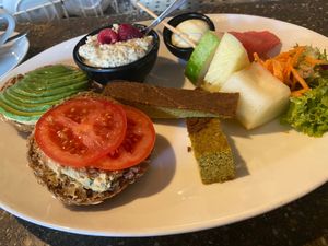 Veganes Frühstück- alles im Grünen at Rosie's Kitchen in Dusseldorf