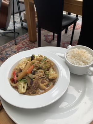Curry de batata e verduras com arroz  #Veganuary at Hablemos Coco Cafe in Puerto Natales