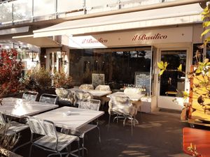 Outdoor seating at Il Basilico in Zurich