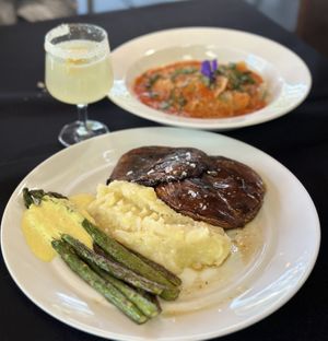 Portobellos and garlic mashed with asparagus. Ravioli special came with roasted carrots. Lemon drop martinis.   at Vegas Vegan Eatery in Las Vegas
