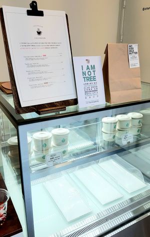 new case with cooled foods #Veganuary at Vegan Daum 비건다움 in Seoul