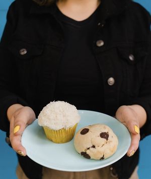 Cupcake coco y galleta Almond Flour  at I Quit - Café & Bakery in Mexico City
