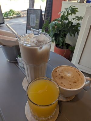 Horchata, orange juice, cappuchino at I Quit - Café & Bakery in Mexico City