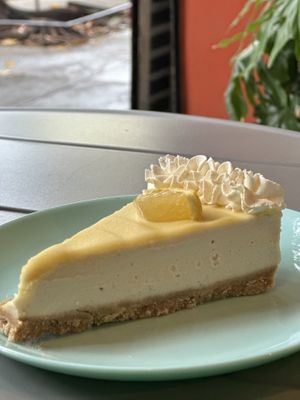 The lemon 🍋 cheesecake was so good  at I Quit - Café & Bakery in Mexico City