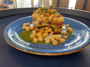Ensalada de garbanzos, con productos de temporada. at Lola's Brunch in El Prat De Llobregat