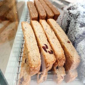 biscotti at Omu Omu - 오무오무 in Goyang