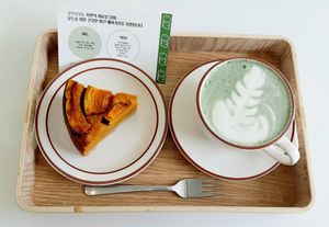 Vegan pumpkin cake and mugwort latte at Omu Omu - 오무오무 in Goyang