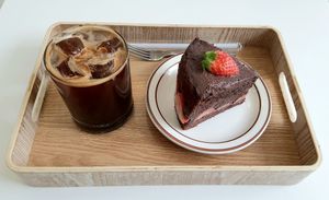 Vegan strawberry chocolate cake and iced Americano at Omu Omu - 오무오무 in Goyang