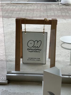 Check out their ig  at Omu Omu - 오무오무 in Goyang