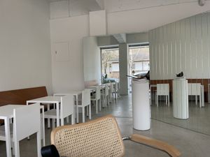 They have those tables and one big table  at Omu Omu - 오무오무 in Goyang