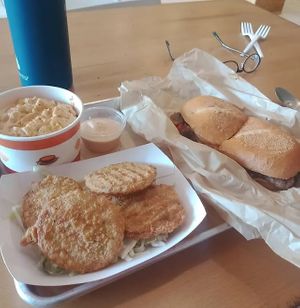 Mac & cheese and fried green tomatoes  at Envegan in East Point
