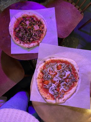 Грузди-карамелизованные томаты и вешенка-кимчи  at KOM in Moscow