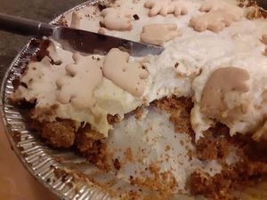 Pineapple cream pie and organic animal crackers at Heaven Sent Foods in Flagstaff