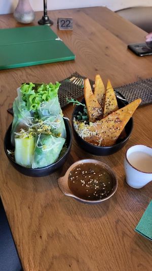 Sommerrollen und Sweetpotatoe pancake at Vegan House - Schillerplatz in Dresden