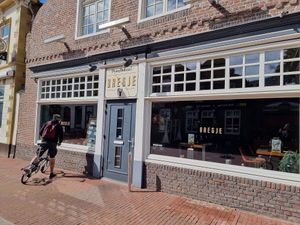 Front at Proeflokaal Bregje in Weert